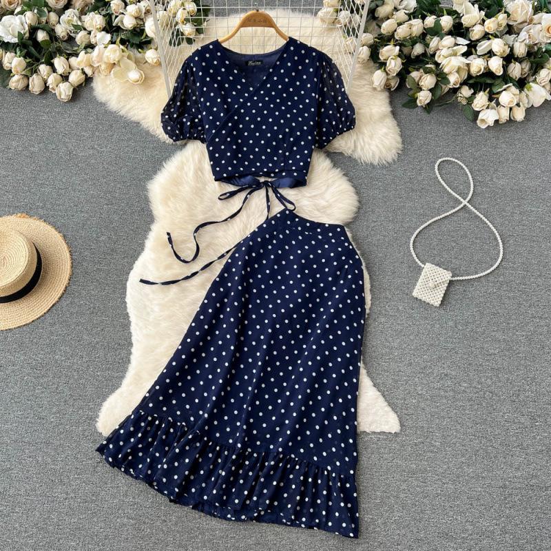 Korean Polka Dot Chiffon Two-Piece Set: High-Waisted Fishtail Skirt and Short Top for Women. One Size темно-синього кольору
Korean Polka Dot Chiffon Two-Piece Set: High-Waisted Fishtail Skirt and Short Top for Women. One Size темно-синього кольору