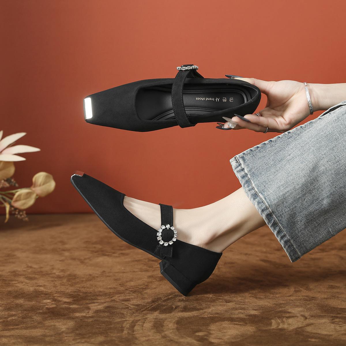 Spring new light mouth red single shoes with heel flat bottom word with low heel suede retro Mary Jane shoes women s thick heel 40 хакі
Spring new light mouth red single shoes with heel flat bottom word with low heel suede retro Mary Jane shoes women s thick heel 40 хакі