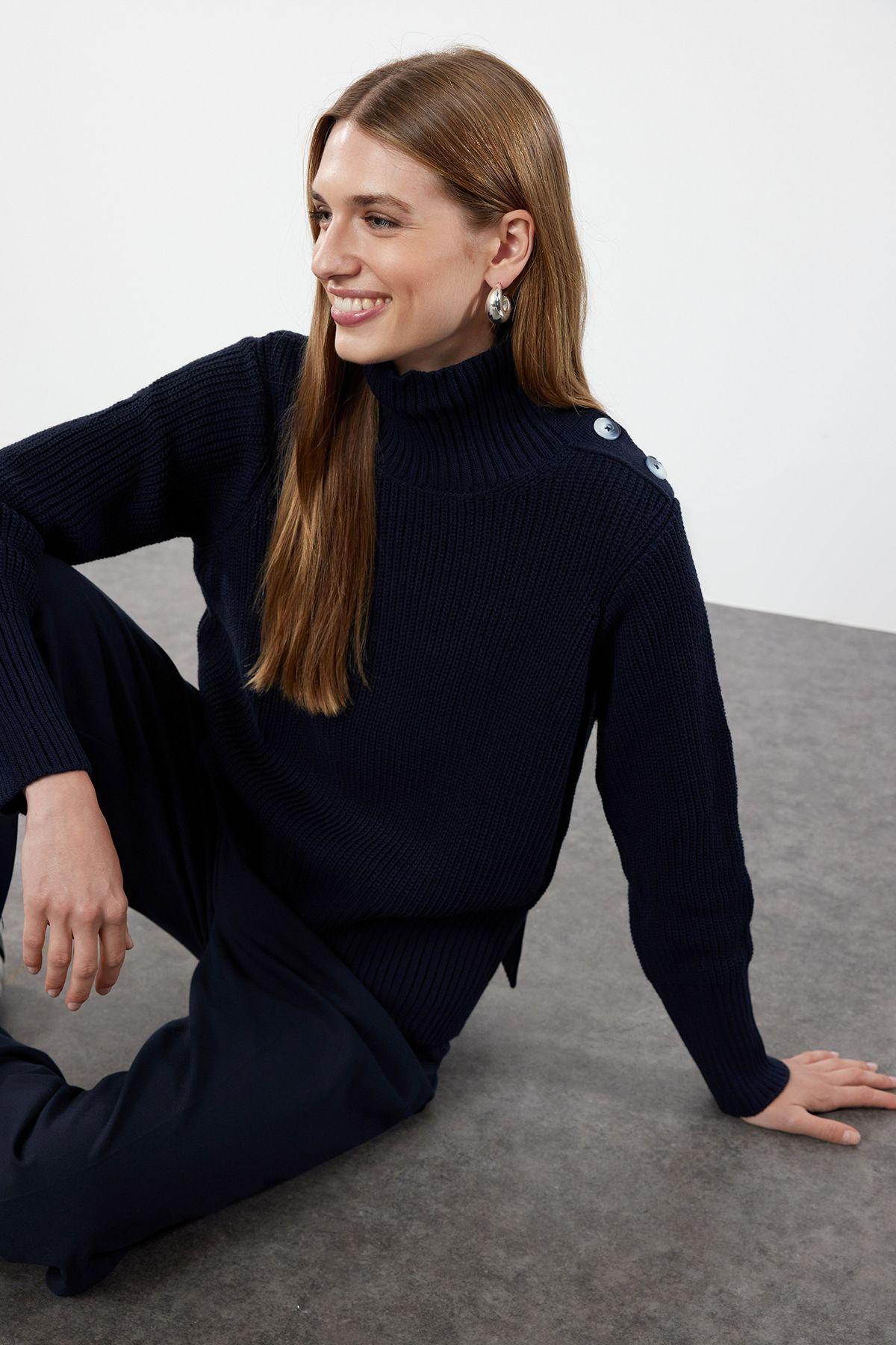 Women s Fashionable Stylish Sweater Navy Blue Collar Button Detailed Knitwear Sweater S
Women s Fashionable Stylish Sweater Navy Blue Collar Button Detailed Knitwear Sweater S