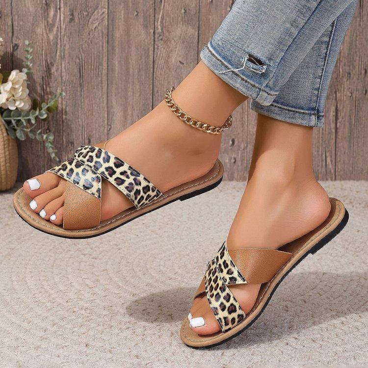 Slippers women s outer wear 2025 summer new foreign trade large size flat bottom color matching word casual beach cool slippers 36 білий
Slippers women s outer wear 2025 summer new foreign trade large size flat bottom color matching word casual beach cool slippers 36 білий