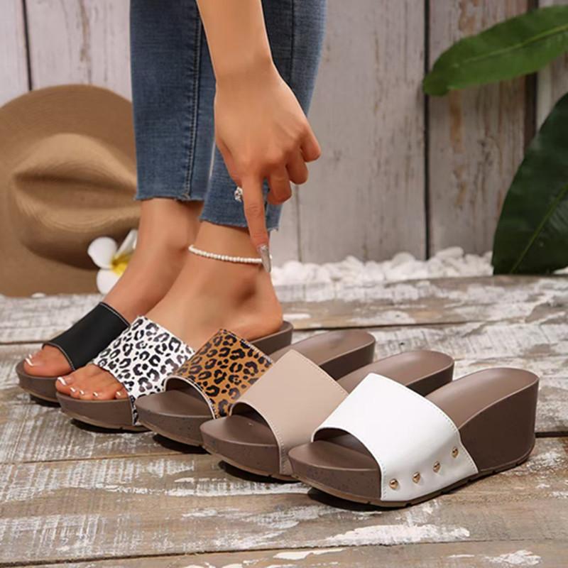 New summer women s thick-bottomed wedge slippers large-size nailed one-word thick-bottomed slippers 36
New summer women s thick-bottomed wedge slippers large-size nailed one-word thick-bottomed slippers 36