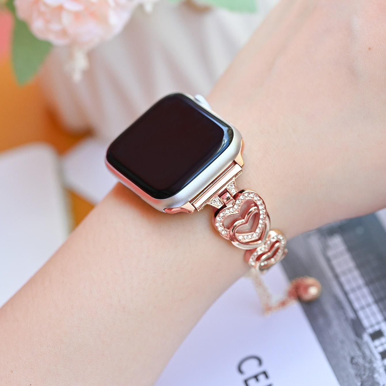 For Apple Watch 10 46mm/Ultra 2/Ultra 49mm/9 8 7 45mm/SE (2023) SE (2022) SE 6 5 4 44mm/3 2 1 42mm Dressy Strap Zinc Alloy Heart Watch Band Gold
For Apple Watch 10 46mm/Ultra 2/Ultra 49mm/9 8 7 45mm/SE (2023) SE (2022) SE 6 5 4 44mm/3 2 1 42mm Dressy Strap Zinc Alloy Heart Watch Band Gold