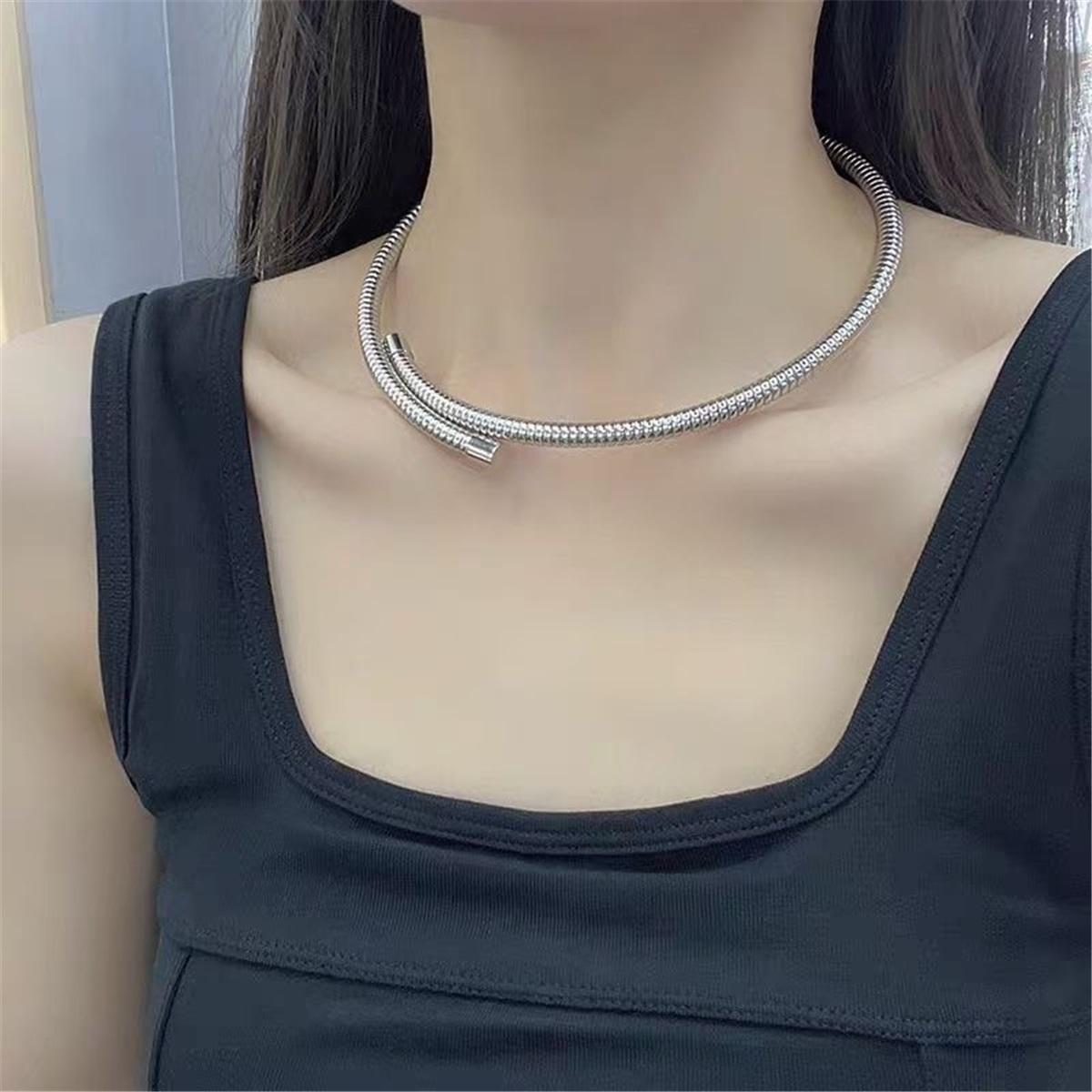 Tooxika Exaggerated Personality Simple Cold Style Round Snake Bone Elastic Collar Necklace Light Luxury Fashion Collarbone Chain золотий
Tooxika Exaggerated Personality Simple Cold Style Round Snake Bone Elastic Collar Necklace Light Luxury Fashion Collarbone Chain золотий