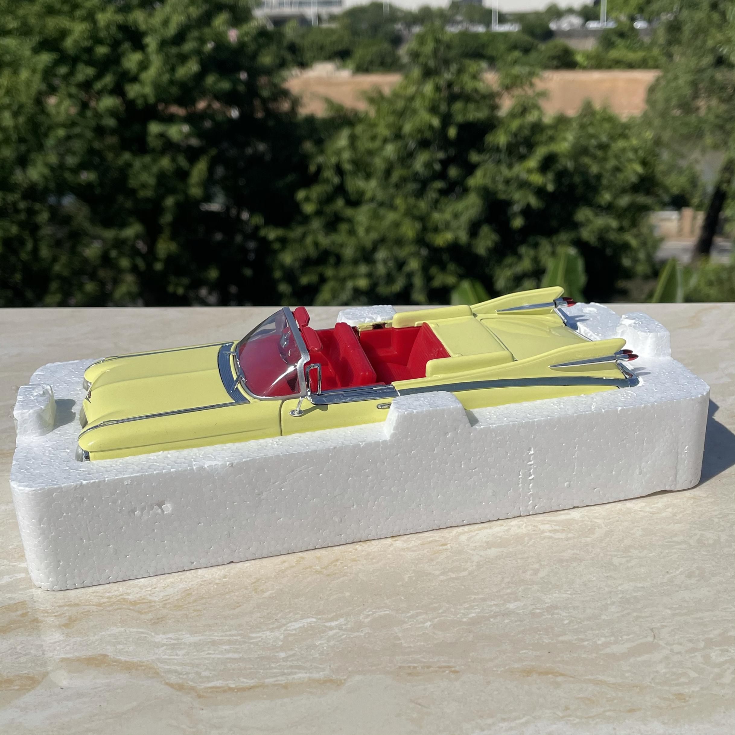 Diecast 1:32 Scale American Emotional Car Cadillac Classic Car Alloy Car Model Collectible Toy Gift Souvenir Display Ornament
Diecast 1:32 Scale American Emotional Car Cadillac Classic Car Alloy Car Model Collectible Toy Gift Souvenir Display Ornament