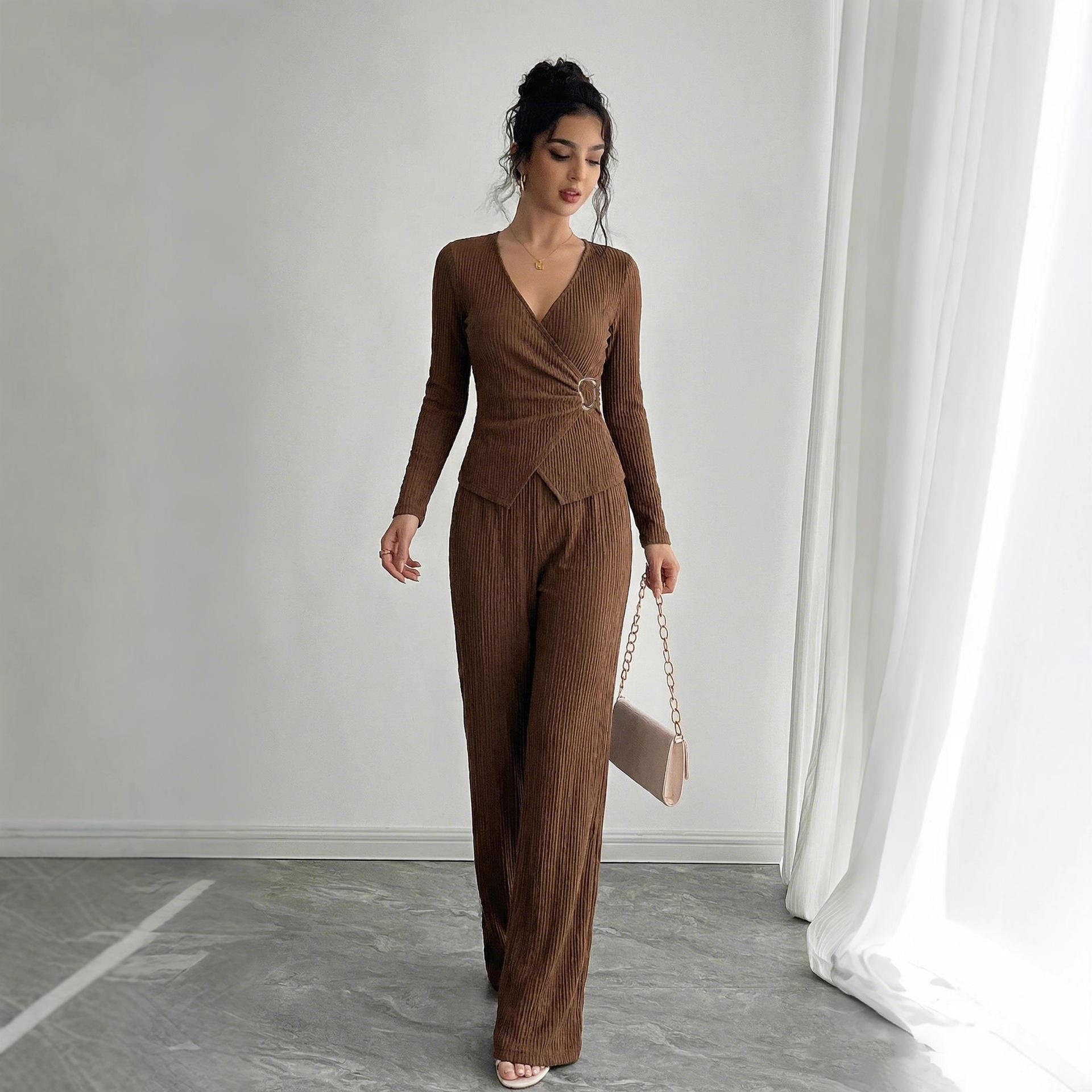 Spring New Solid-color V-neck Crossover Long-sleeved Metal-decorated T-shirt and Pants Set XXL темно-коричневого кольору
Spring New Solid-color V-neck Crossover Long-sleeved Metal-decorated T-shirt and Pants Set XXL темно-коричневого кольору
