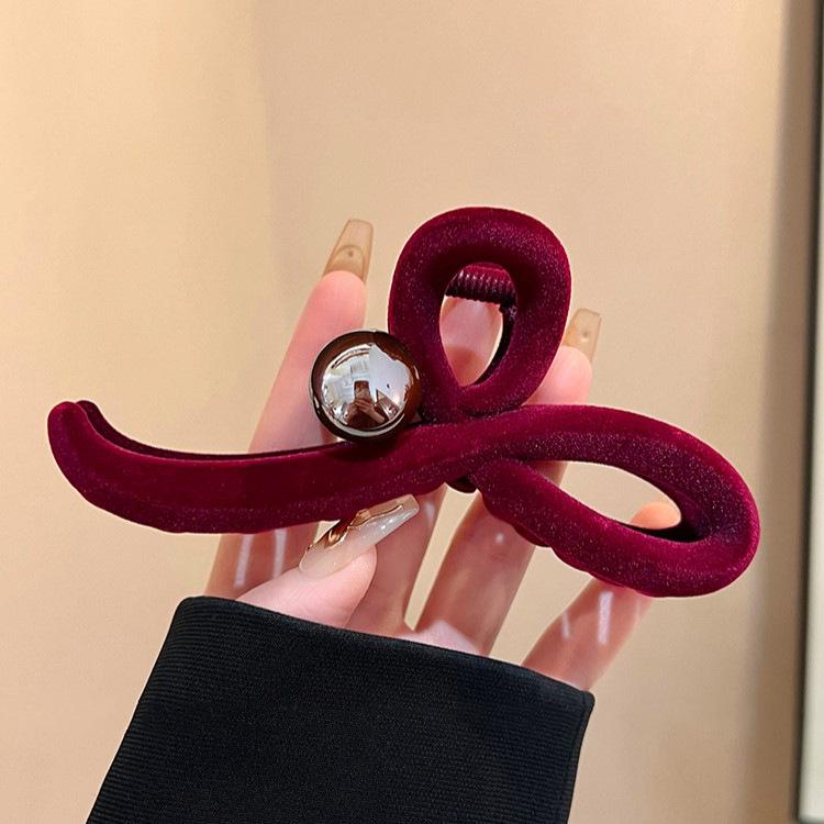 2024 High-End Red Velvet Beaded Shark Hair Clip for Women - Large Size
2024 High-End Red Velvet Beaded Shark Hair Clip for Women - Large Size