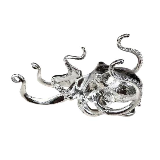 Octopus Mobile Phone Holder Retro Metal Octopus Phone Stand Multi-functional Desktop Pen Holder Collectible Animal Sculpture for Desk серебряный
Octopus Mobile Phone Holder Retro Metal Octopus Phone Stand Multi-functional Desktop Pen Holder Collectible Animal Sculpture for Desk серебряный