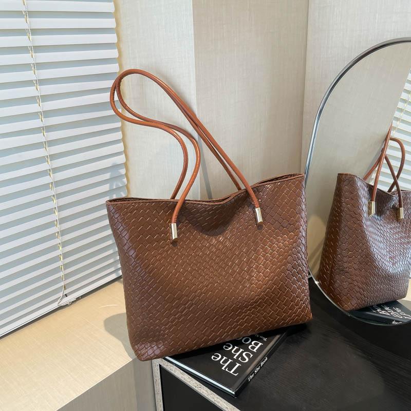 Tote bag women s large-capacity high-end handbag large-capacity fashion bag versatile shoulder bag білий
Tote bag women s large-capacity high-end handbag large-capacity fashion bag versatile shoulder bag білий