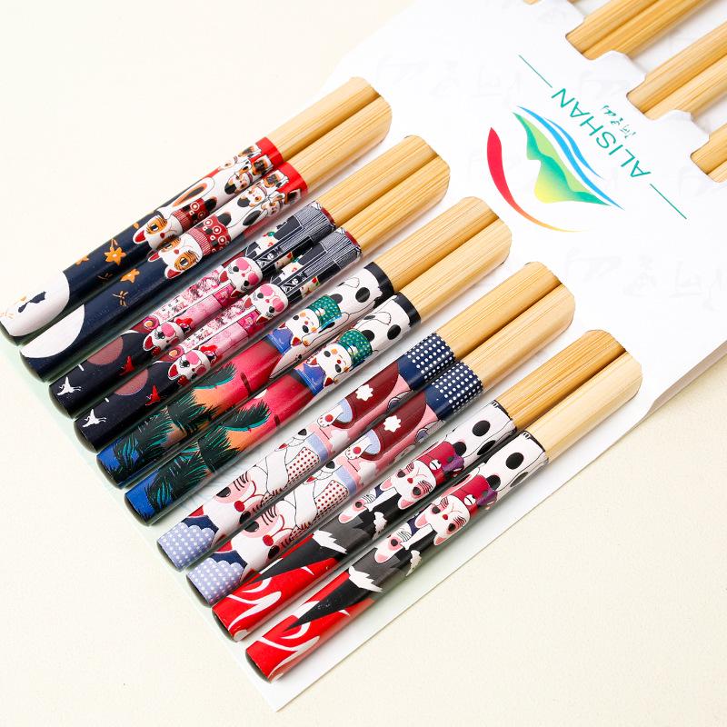Gift Box: 5 Pairs of 24cm Bamboo Chopsticks in 5 Colors for Personal Use or Sushi Serving
Gift Box: 5 Pairs of 24cm Bamboo Chopsticks in 5 Colors for Personal Use or Sushi Serving