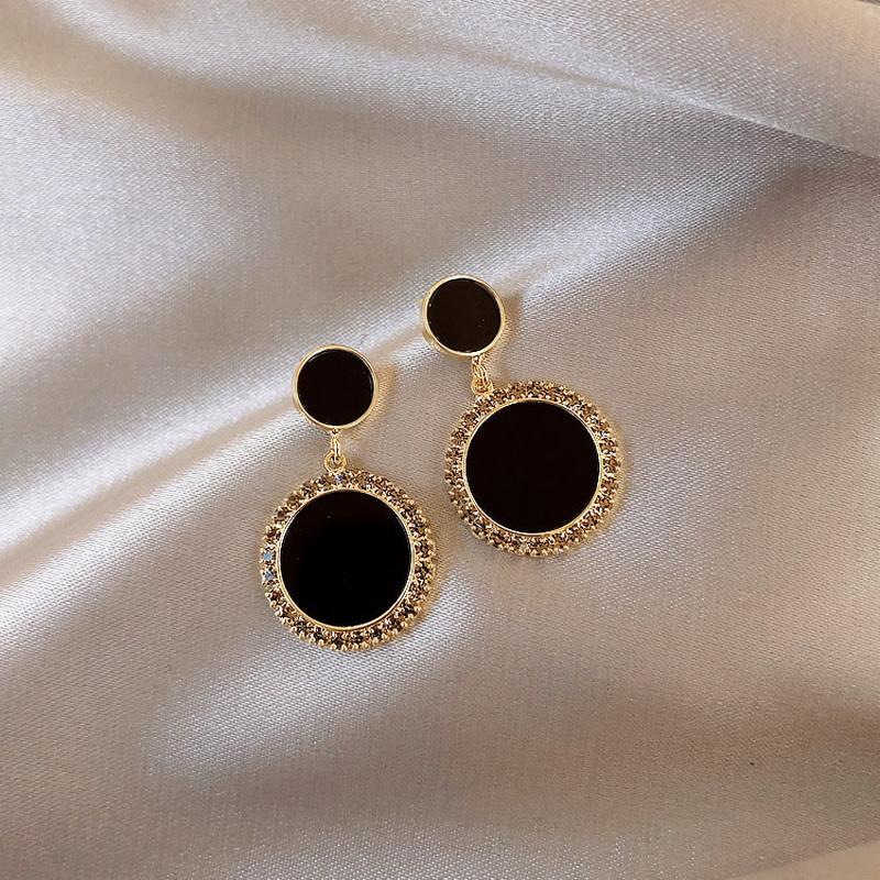Vintage Black Forest Flower Dangle Earrings For Women Korean Hollow Pattern Exaggerated Drop Earring Gothic Personality Zircon
Vintage Black Forest Flower Dangle Earrings For Women Korean Hollow Pattern Exaggerated Drop Earring Gothic Personality Zircon
