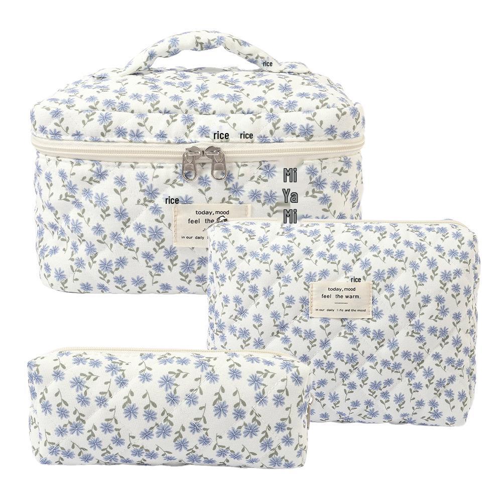 Косметичка из стеганого хлопка с цветочным принтом большой вместимости - Портативная и милая для путешествий или для студенток Small 19*8*6
Косметичка из стеганого хлопка с цветочным принтом большой вместимости - Портативная и милая для путешествий или для студенток Small 19*8*6