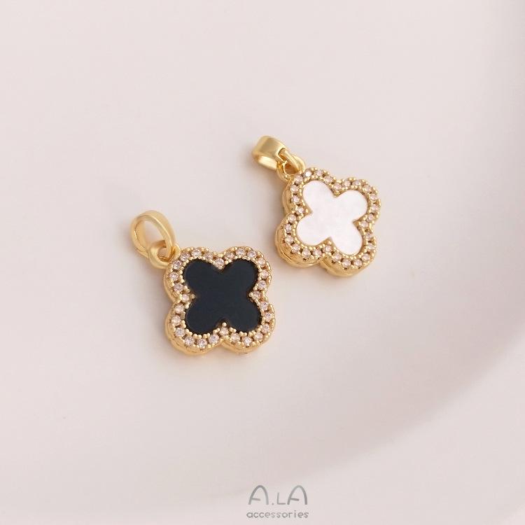 18K Gold Four-Leaf Clover Necklace Pendant with Zirconia Bezel: One Side Black, One Side White Charm on DIY Clavicle Chain
18K Gold Four-Leaf Clover Necklace Pendant with Zirconia Bezel: One Side Black, One Side White Charm on DIY Clavicle Chain