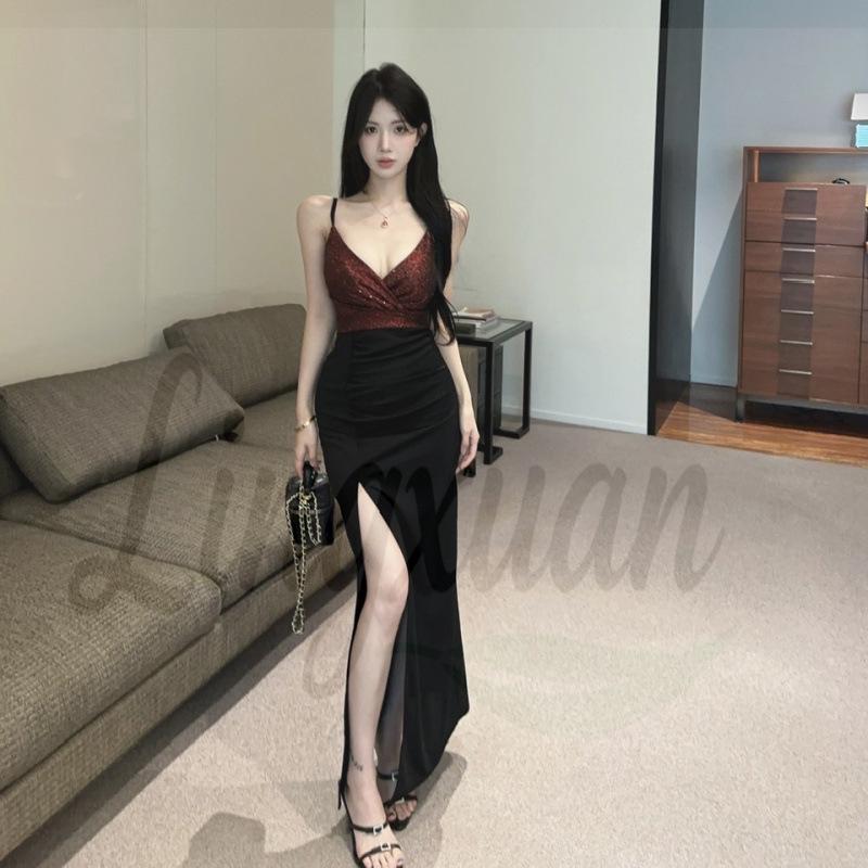 Nightclub Sequin V-Neck Bodycon Dress with Slit and Spaghetti Straps Medium красный
Nightclub Sequin V-Neck Bodycon Dress with Slit and Spaghetti Straps Medium красный