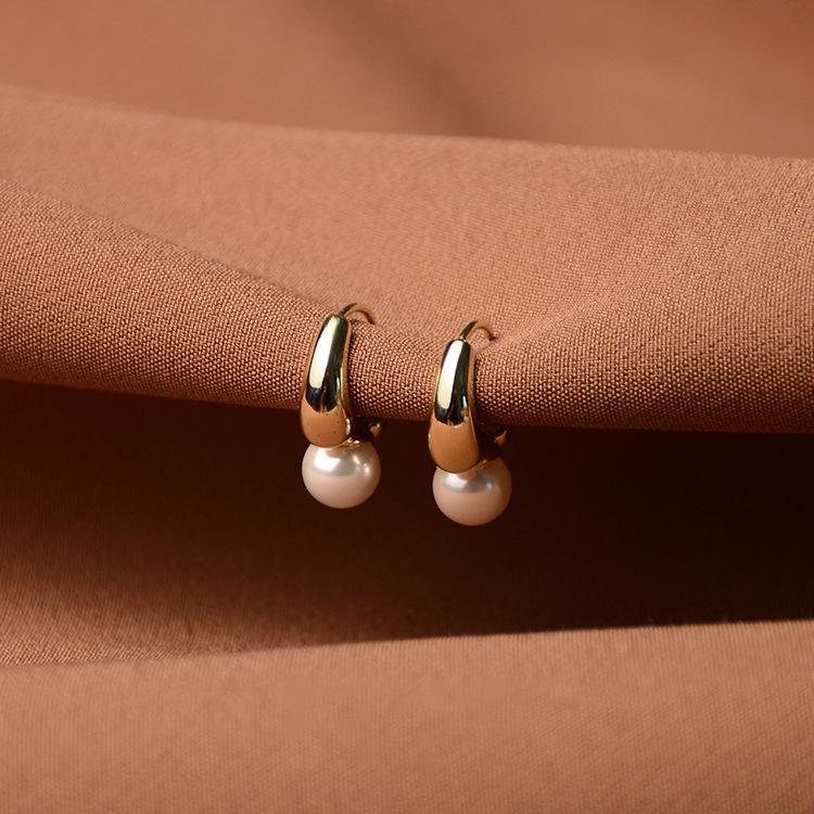Elegant S925 Sterling Silver Pearl Gold Ear Cuffs: European & American Design 925 Sterling Silver
Elegant S925 Sterling Silver Pearl Gold Ear Cuffs: European & American Design 925 Sterling Silver