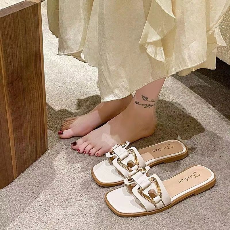 Slippers women s outer wear 2025 summer new versatile soft leather flat bottom sweet one-pedal square buckle beach women s shoes tide 35
Slippers women s outer wear 2025 summer new versatile soft leather flat bottom sweet one-pedal square buckle beach women s shoes tide 35
