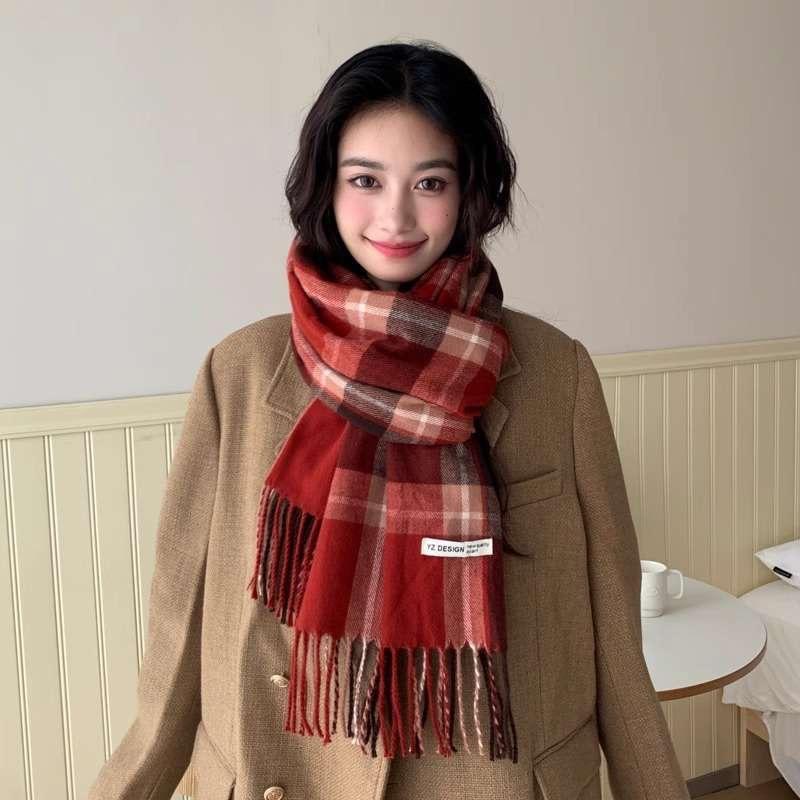 Красный шарф для женщин на зиму в корейском стиле, клетчатый, универсальный, теплый, высококлассный, модный, подарок на Новый год, рождественский шарф-шаль
Красный шарф для женщин на зиму в корейском стиле, клетчатый, универсальный, теплый, высококлассный, модный, подарок на Новый год, рождественский шарф-шаль