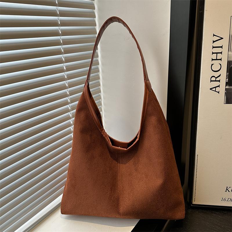 2025 new solid color matte autumn and winter trend personalized daily bag simple women s bag shoulder bag чёрный
2025 new solid color matte autumn and winter trend personalized daily bag simple women s bag shoulder bag чёрный