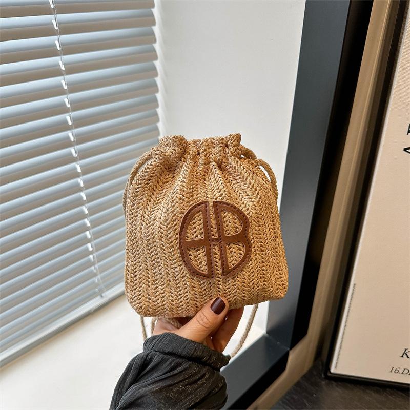 Woven straw bag new 2025 summer fashion versatile shoulder beach bag popular holiday bag messenger bucket bag хаки
Woven straw bag new 2025 summer fashion versatile shoulder beach bag popular holiday bag messenger bucket bag хаки