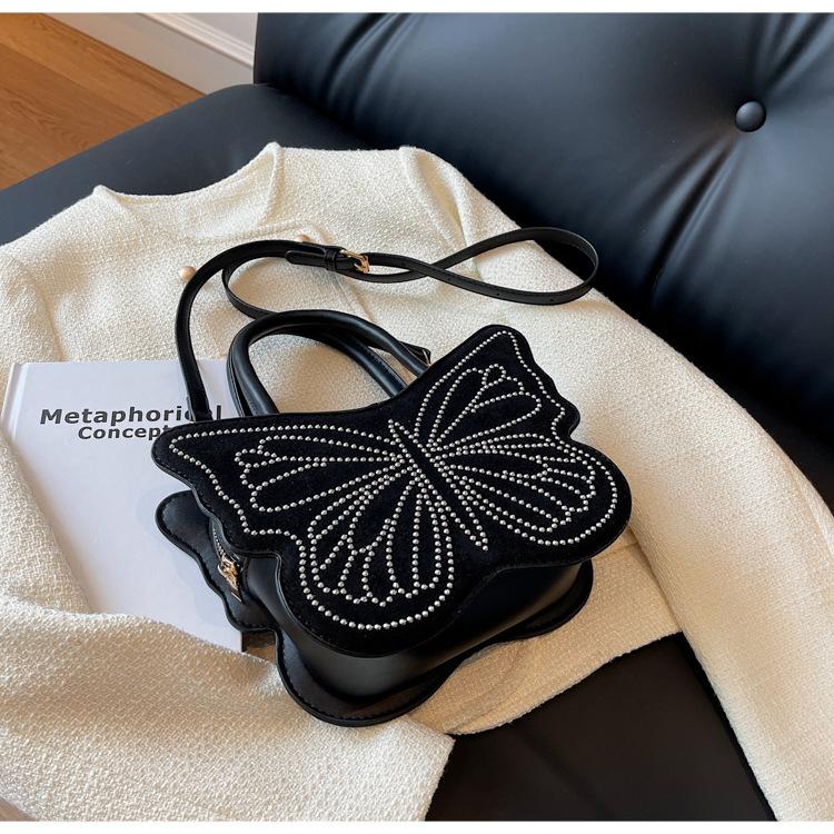 Мультфильм Rivet Butterfly Hbag 2024 Новая модная бабочка портативная маленькая квадратная сумка большой емкости сумка через плечо чёрный
Мультфильм Rivet Butterfly Hbag 2024 Новая модная бабочка портативная маленькая квадратная сумка большой емкости сумка через плечо чёрный