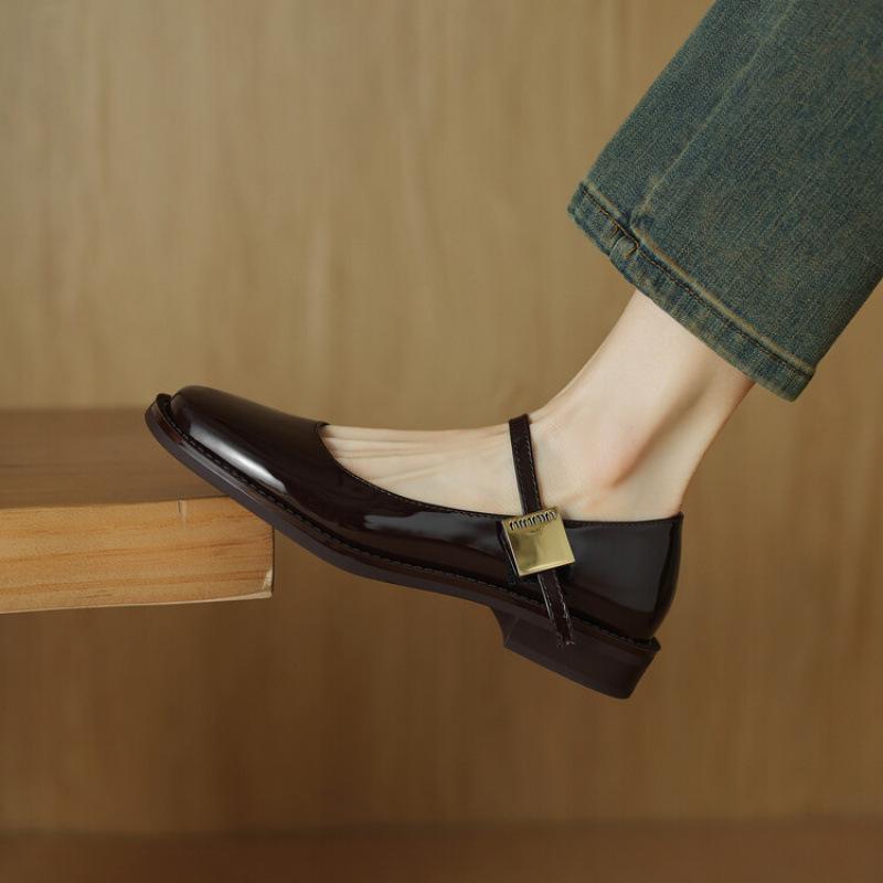 New fashion single shoes women s round head thick sole non-slip low heel low-top shoes wear casual patent leather large size small leather shoes in 39 чёрный
New fashion single shoes women s round head thick sole non-slip low heel low-top shoes wear casual patent leather large size small leather shoes in 39 чёрный