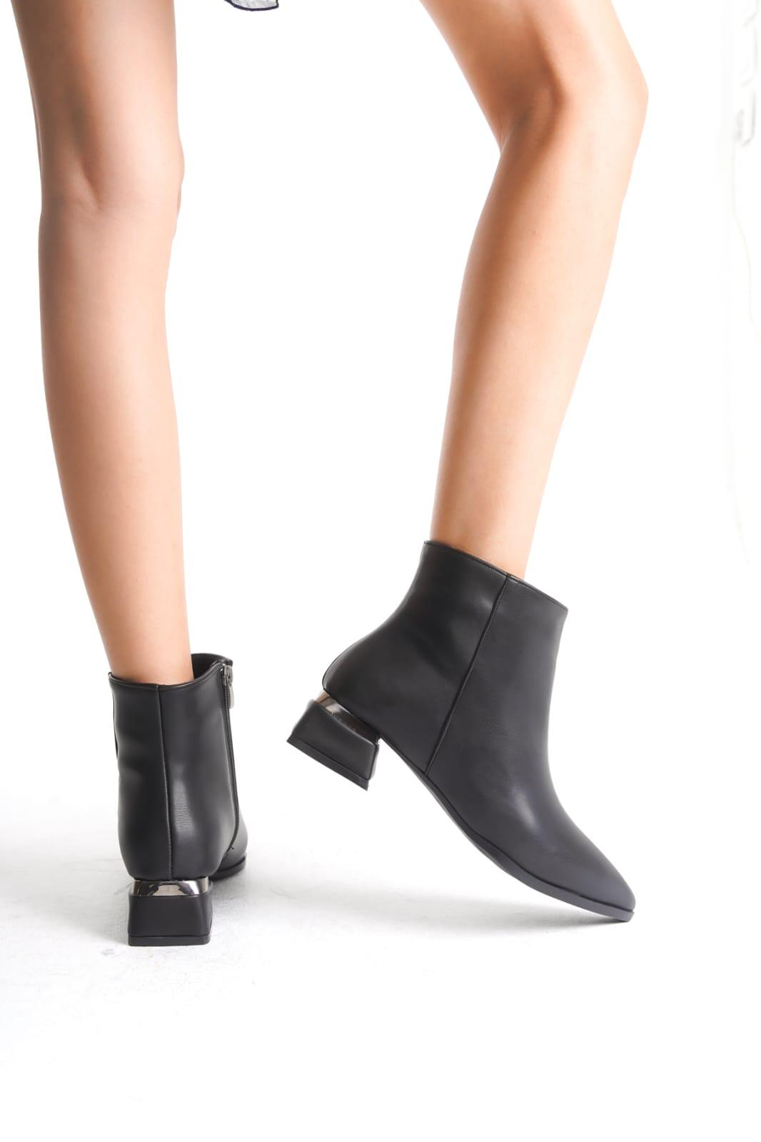 women boots, gift for girlfriend, gift for mom, gift for sister, stylish women boots чорний
women boots, gift for girlfriend, gift for mom, gift for sister, stylish women boots чорний