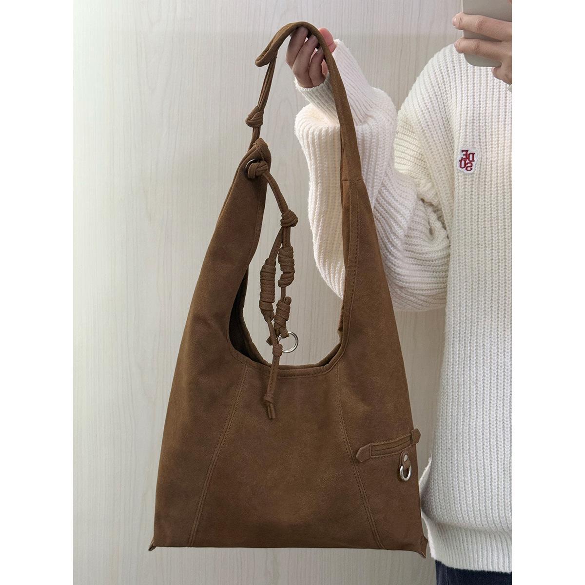 Корейская ретро матовая замшевая сумка-тоут женская 2025 новая высококлассная большой вместимости для работы через плечо подмышку хаки
Корейская ретро матовая замшевая сумка-тоут женская 2025 новая высококлассная большой вместимости для работы через плечо подмышку хаки