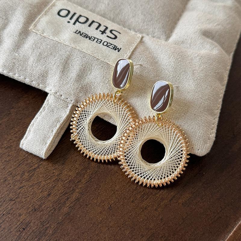Silver Needle European and American Versatile Drop Oil Rectangle Thick Thread Braided Round Earrings Exaggerated Earrings
Silver Needle European and American Versatile Drop Oil Rectangle Thick Thread Braided Round Earrings Exaggerated Earrings