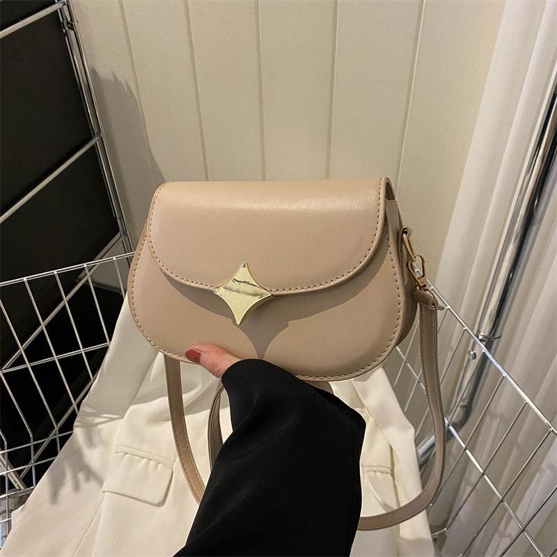 Stylish 2023 Fashion Mini Shoulder Bag Saddle Shape For Modern Women In Black хакі
Stylish 2023 Fashion Mini Shoulder Bag Saddle Shape For Modern Women In Black хакі