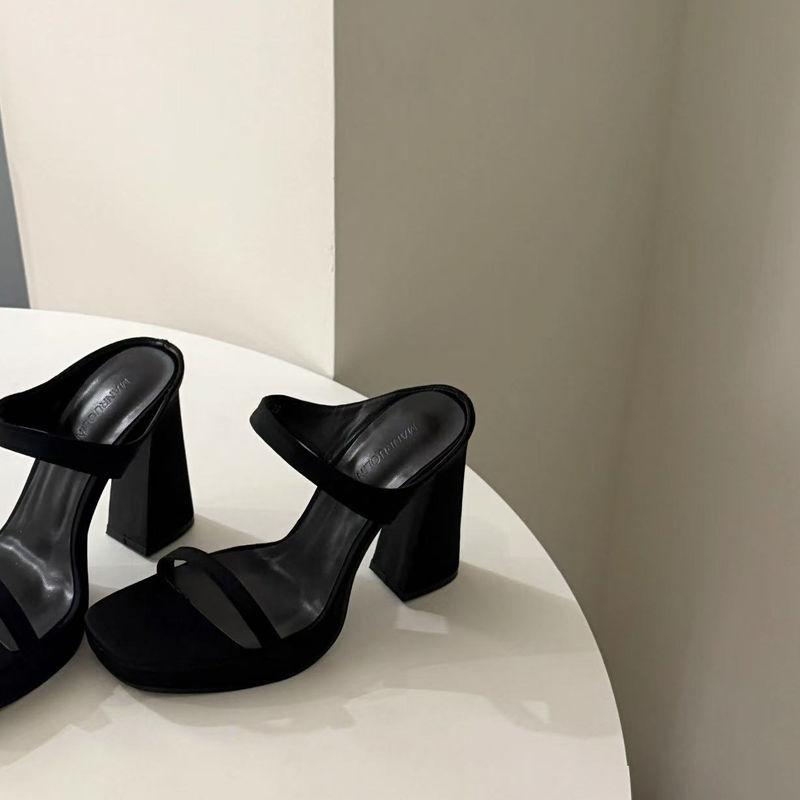 Long legs! Thick-soled thick heels open-toed cool slippers for women to wear waterproof tables, sexy leopard print word with super high heels 39 чёрный
Long legs! Thick-soled thick heels open-toed cool slippers for women to wear waterproof tables, sexy leopard print word with super high heels 39 чёрный