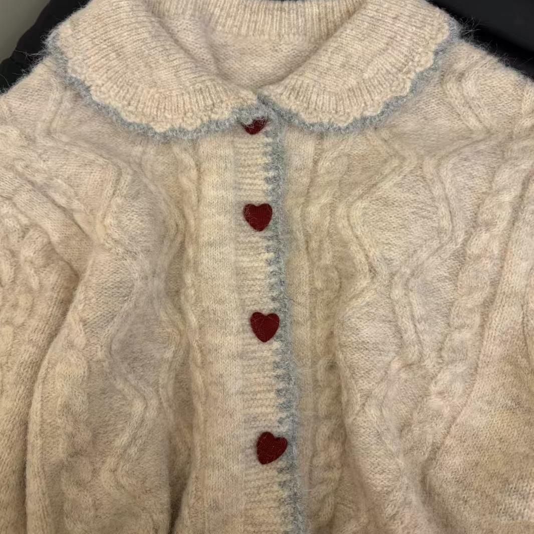 Women s Slimming Heart Button Cardigan - Spring Casual Knitwear with Straight Shoulder and Gentle Style S (75-90 jin)
Women s Slimming Heart Button Cardigan - Spring Casual Knitwear with Straight Shoulder and Gentle Style S (75-90 jin)