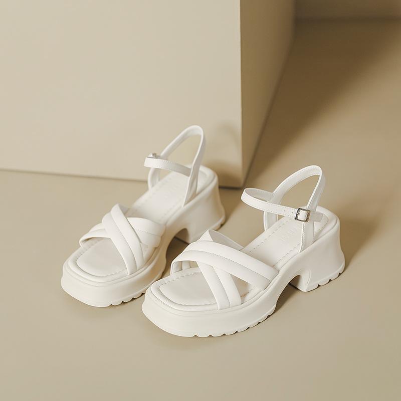 Римские сандалии на толстом каблуке и толстой подошве для женщин с высоким каблуком, перекрещенными ремешками и пряжками с одной перекладиной 35
Римские сандалии на толстом каблуке и толстой подошве для женщин с высоким каблуком, перекрещенными ремешками и пряжками с одной перекладиной 35