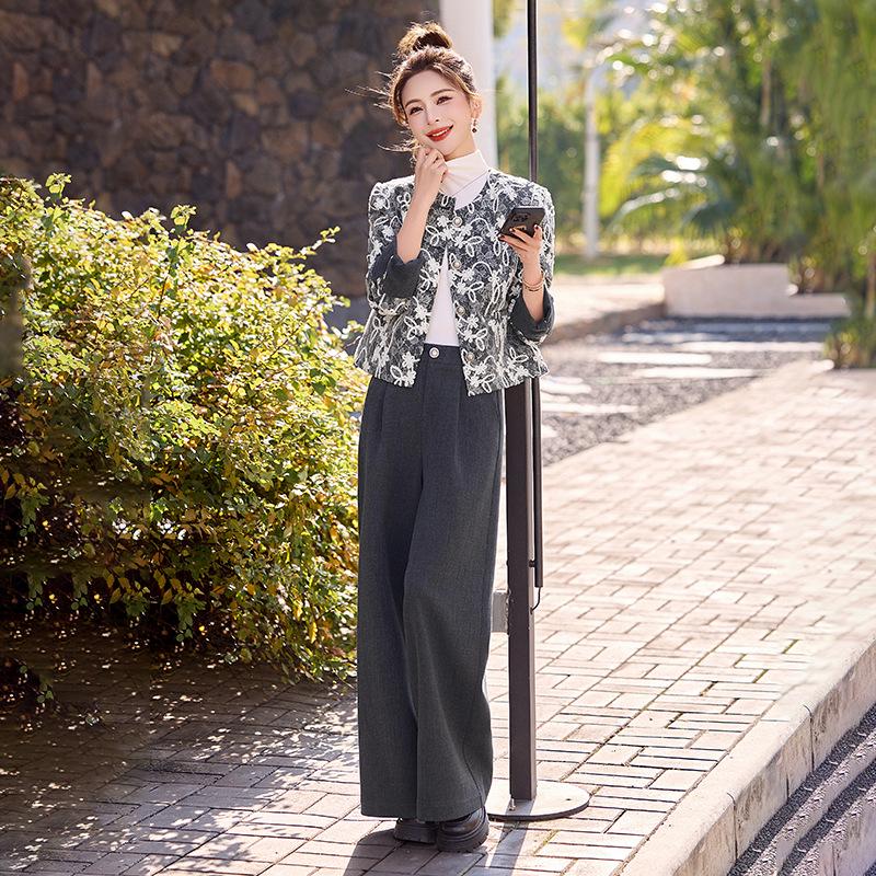 Chic 2025 Spring Women s Embroidered Short Jacket & Wide Leg Pants Set XL 118-128 kg 
Chic 2025 Spring Women s Embroidered Short Jacket & Wide Leg Pants Set XL 118-128 kg