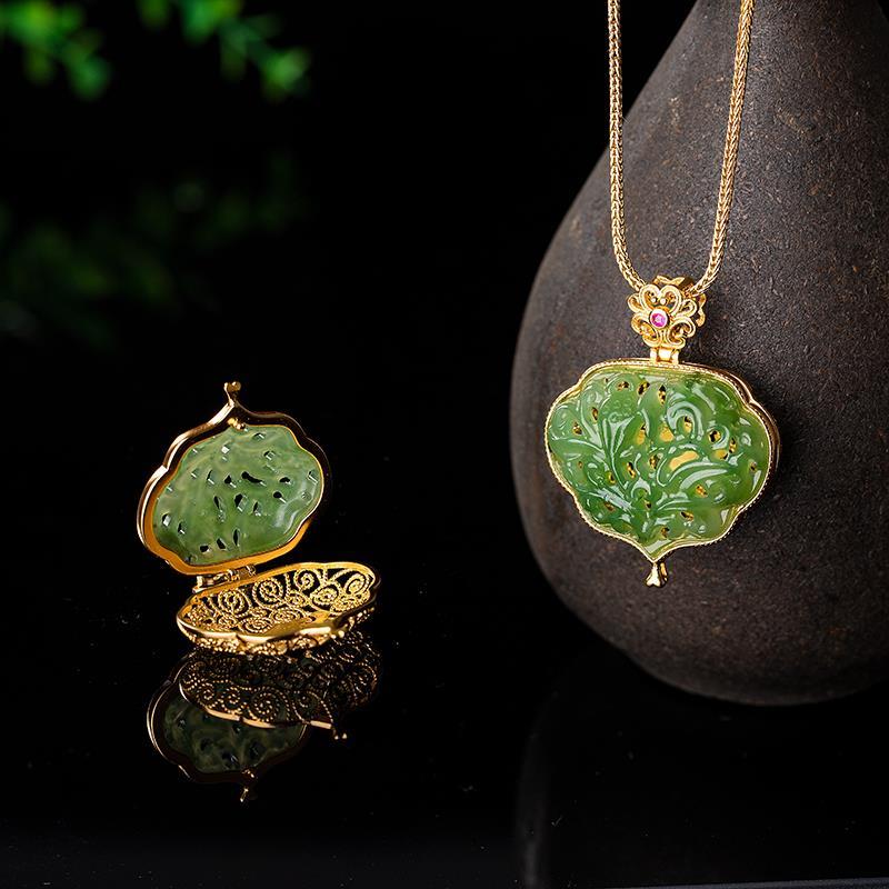 Original new inlaid natural Hetian jade hollow carved filigree sachet pendant ancient gold craft necklace ladies jewelry
Original new inlaid natural Hetian jade hollow carved filigree sachet pendant ancient gold craft necklace ladies jewelry