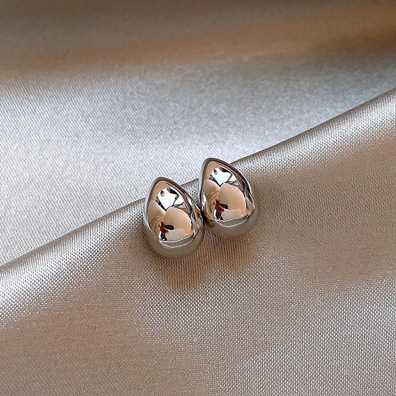 Round Shiny Metal Hoop Earrings Lightweight Small Size Smooth Surface Polished Finish Simple Design Everyday Wear Jewelry One Size
Round Shiny Metal Hoop Earrings Lightweight Small Size Smooth Surface Polished Finish Simple Design Everyday Wear Jewelry One Size