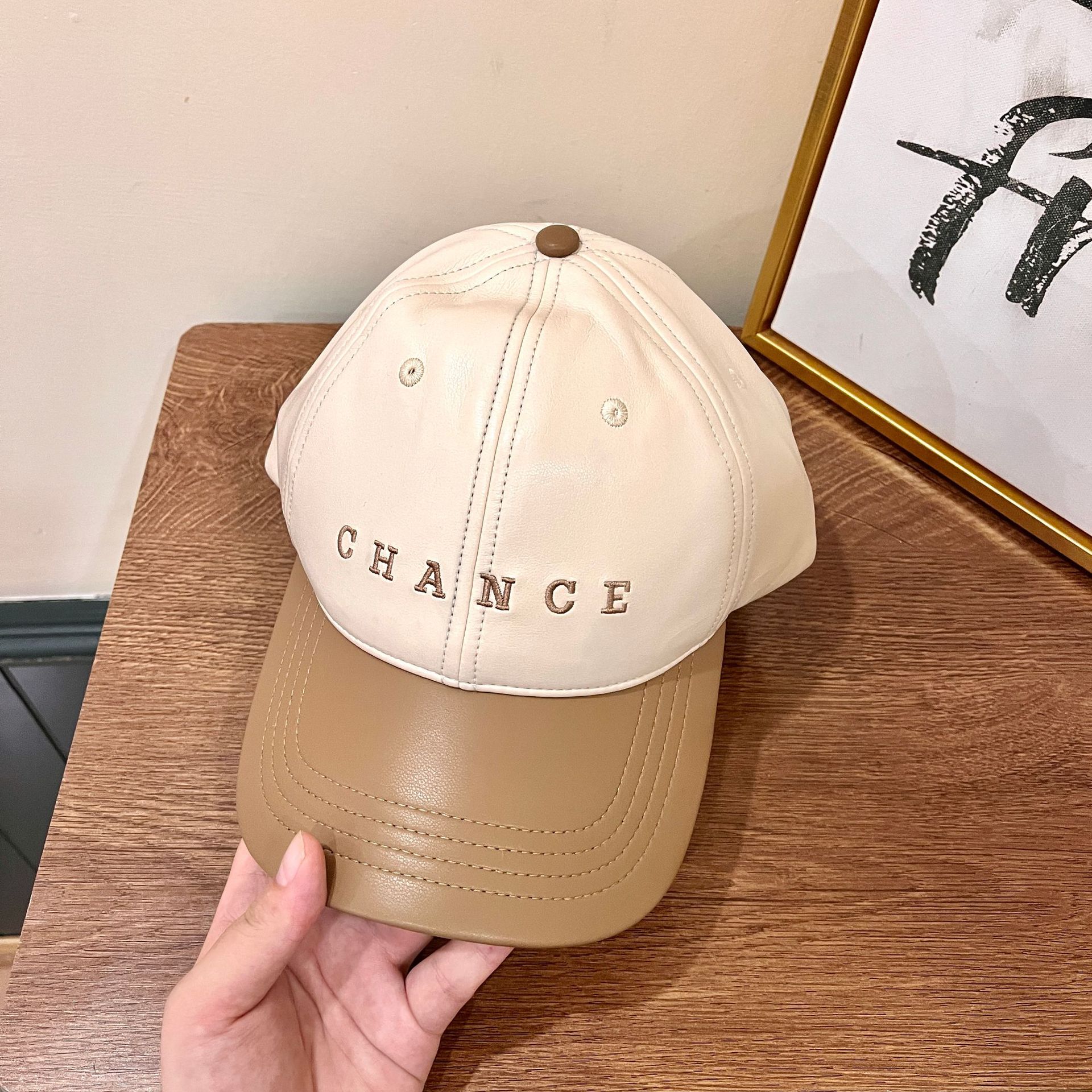 Outdoor Korea 2025 новая бейсболка из искусственной кожи с надписью детская модная универсальная маленькая ретро-кепка с козырьком от солнца M(56-58cm)
Outdoor Korea 2025 новая бейсболка из искусственной кожи с надписью детская модная универсальная маленькая ретро-кепка с козырьком от солнца M(56-58cm)