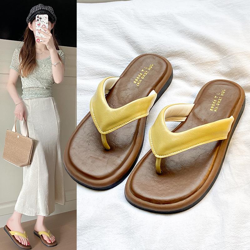 Retro beach flip-flops women s 2025 summer new outer sandals high-end flat casual sandals 35
Retro beach flip-flops women s 2025 summer new outer sandals high-end flat casual sandals 35