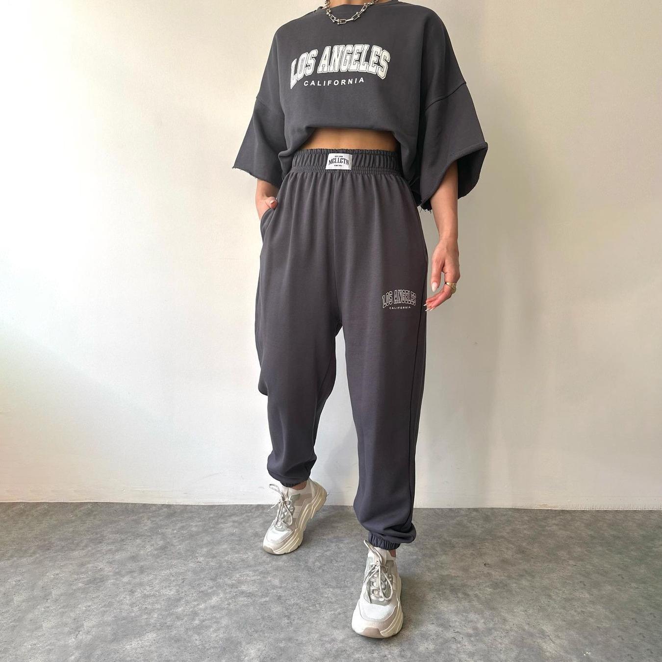 Весенние женские модные повседневные спортивные штаны с короткими рукавами с принтом, костюм из двух предметов XL серый
Весенние женские модные повседневные спортивные штаны с короткими рукавами с принтом, костюм из двух предметов XL серый