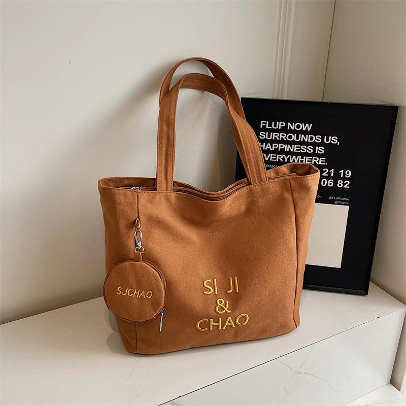 Canvas bag women s 2025 new letter embroidered shoulder bag fashion leisure bag college student portable tote women s bag
Canvas bag women s 2025 new letter embroidered shoulder bag fashion leisure bag college student portable tote women s bag