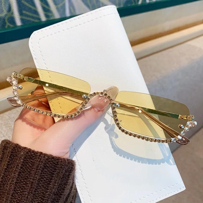 Y2K Inspired Retro High End Designer Style Edgy Punk Trendy No Rim Alloy Metal Female For Both Women Sun Glasses
Y2K Inspired Retro High End Designer Style Edgy Punk Trendy No Rim Alloy Metal Female For Both Women Sun Glasses