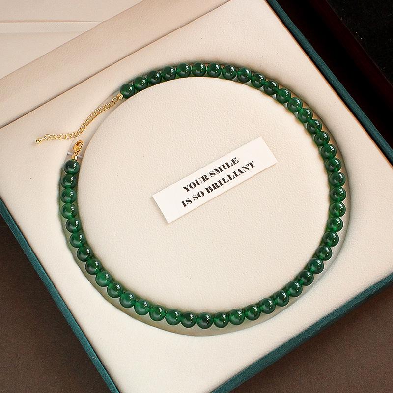 Elegant Green Agate Layered Necklace: High-End Ethnic Design with Chalcedony Beads, New Chinese Fashion Style
Elegant Green Agate Layered Necklace: High-End Ethnic Design with Chalcedony Beads, New Chinese Fashion Style