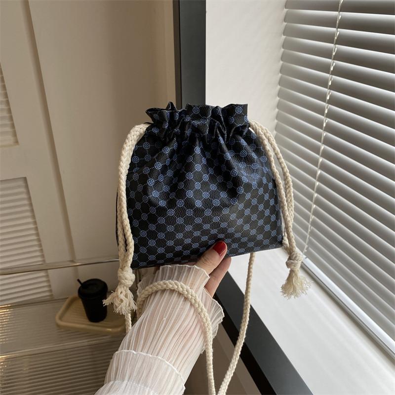 Chic Casual Women s Bucket Bag With Stylish Shoulder Strap In Black Beige Brown Pink Colors чёрный
Chic Casual Women s Bucket Bag With Stylish Shoulder Strap In Black Beige Brown Pink Colors чёрный
