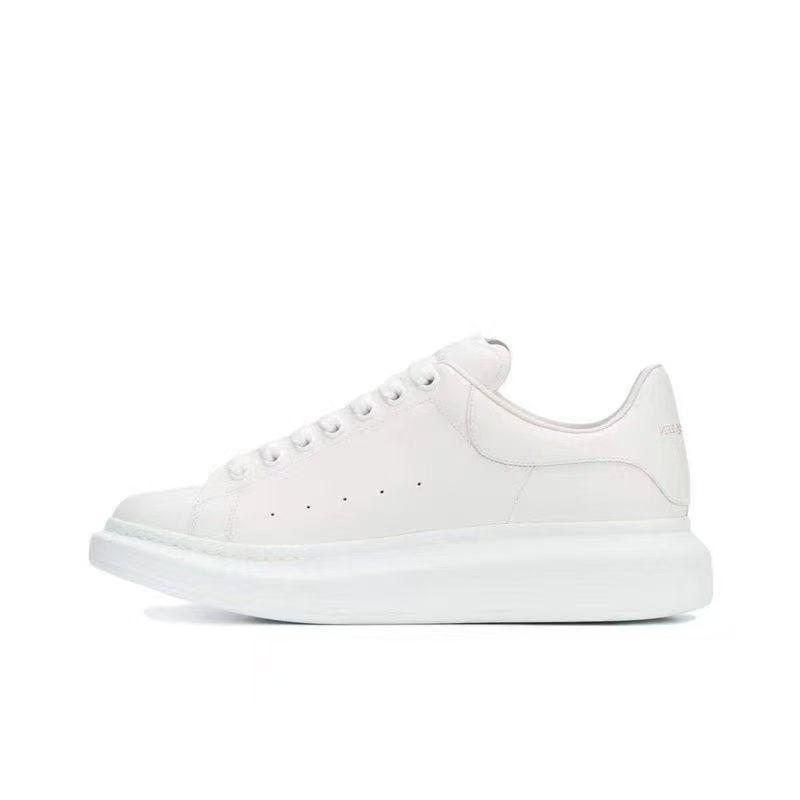 Trendy Platform Shoes: Thick Soles, Height Boosting, Comfy & Versatile Retro White Sneakers for Campus & Couples Size 43
Trendy Platform Shoes: Thick Soles, Height Boosting, Comfy & Versatile Retro White Sneakers for Campus & Couples Size 43