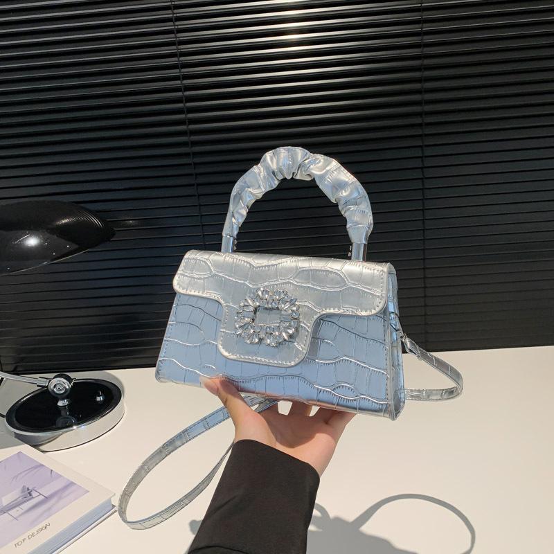 Summer new trendy fashion shoulder armpit bag niche design bag female personality messenger small square bag серебряный
Summer new trendy fashion shoulder armpit bag niche design bag female personality messenger small square bag серебряный