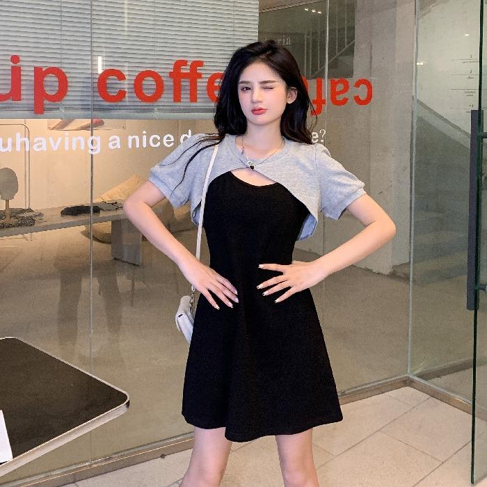 Suspender dress women s summer new thin suit design sense short blouse with skirt two-piece set XL
Suspender dress women s summer new thin suit design sense short blouse with skirt two-piece set XL