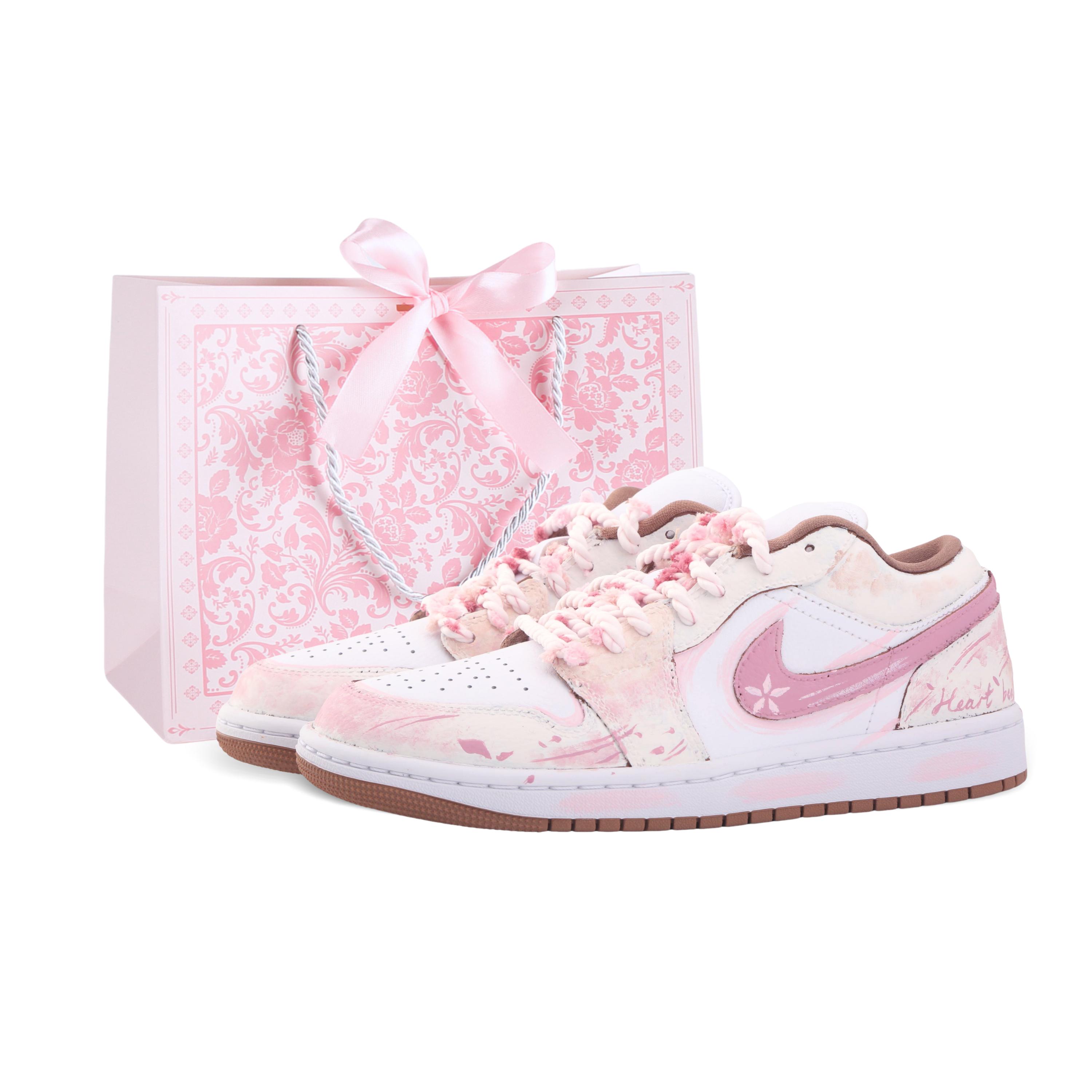 Jordan Air Jordan 1 Drippy Sakura Kinomoto Low top Vintage Basketball Shoes Unisex Pink White DC0774-202(Team889-) 36.5
Jordan Air Jordan 1 Drippy Sakura Kinomoto Low top Vintage Basketball Shoes Unisex Pink White DC0774-202(Team889-) 36.5