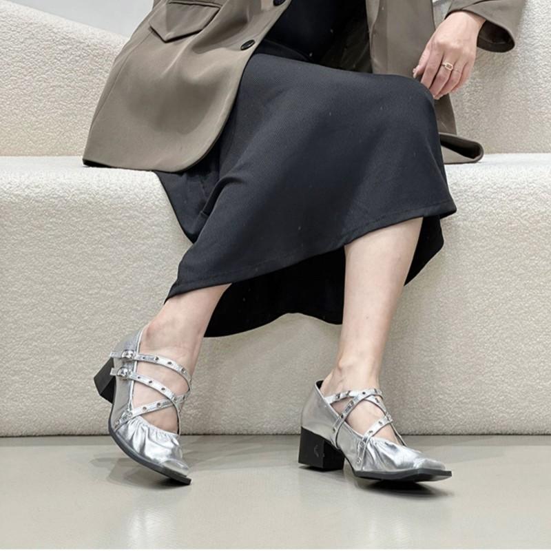 Temperament gun color Mary Jane women s shoes four seasons commuting new square head thick heel shoes niche rivets soft and comfortable single shoes 40 срібний
Temperament gun color Mary Jane women s shoes four seasons commuting new square head thick heel shoes niche rivets soft and comfortable single shoes 40 срібний