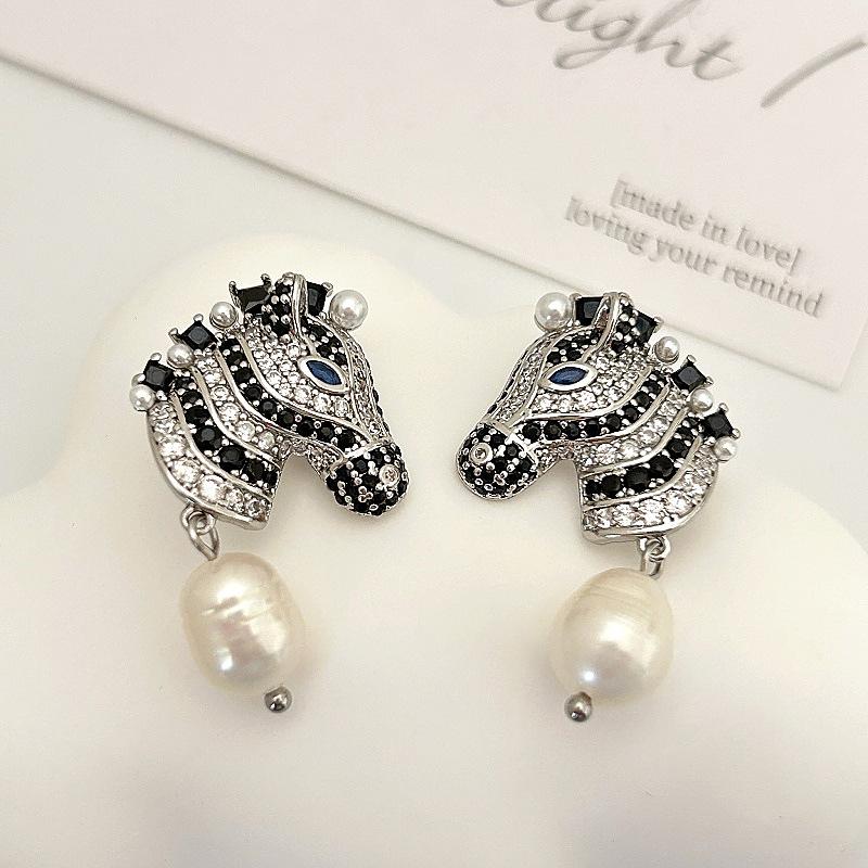 French Creative Heavy Industry Full Diamond Zebra Stud Earrings Light Luxury Fashion Trend Personalized Stud Earrings Unique Exaggerated Earrings
French Creative Heavy Industry Full Diamond Zebra Stud Earrings Light Luxury Fashion Trend Personalized Stud Earrings Unique Exaggerated Earrings