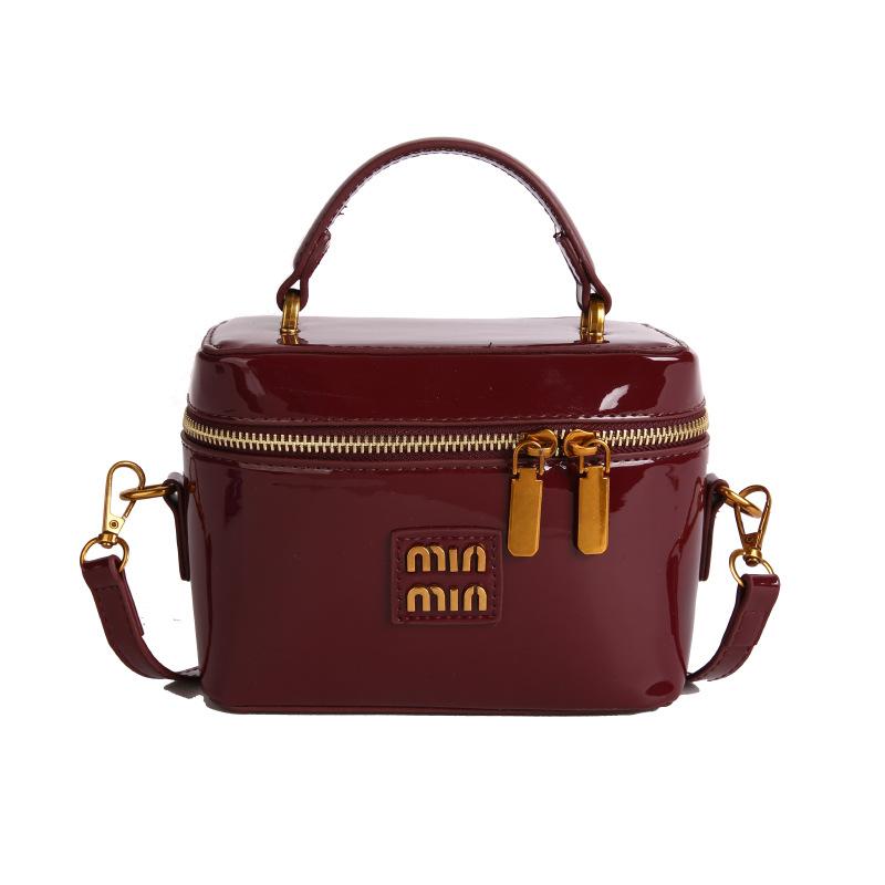 Niche design bag women s autumn and winter 2025 new fashion high-end patent leather crossbody bag women s handbag bag
Niche design bag women s autumn and winter 2025 new fashion high-end patent leather crossbody bag women s handbag bag