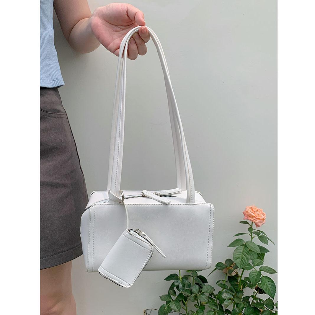 Модные женские высококачественные повседневные универсальные портативные вместительные сумки для хранения в Корейском стиле с нишей и подмышкой белый
Модные женские высококачественные повседневные универсальные портативные вместительные сумки для хранения в Корейском стиле с нишей и подмышкой белый