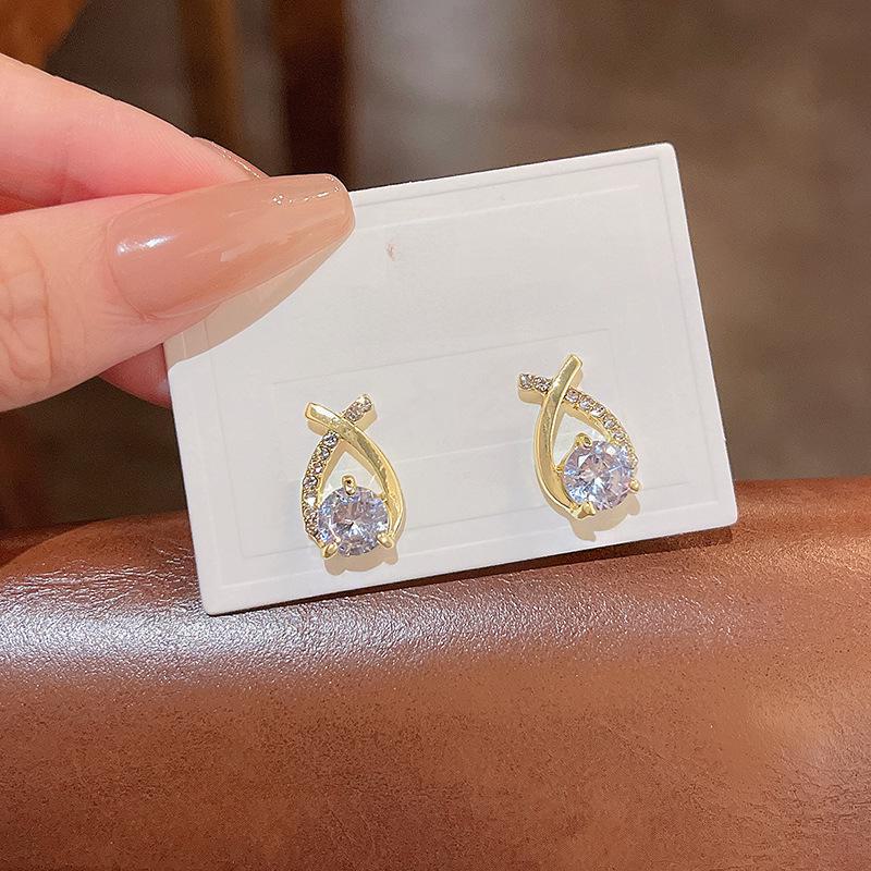 Серьги-кресты из серебра 925 пробы с цирконием для женщин — модный и роскошный нишевый дизайн золотой
Серьги-кресты из серебра 925 пробы с цирконием для женщин — модный и роскошный нишевый дизайн золотой